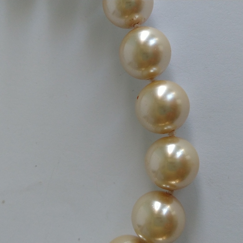 Chunky Faux Pearl Rhinestone Clasp Necklace Just Like Barbie! Vintage - Picture 3 of 4